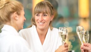 szilveszteri wellness üdülésen koccintás